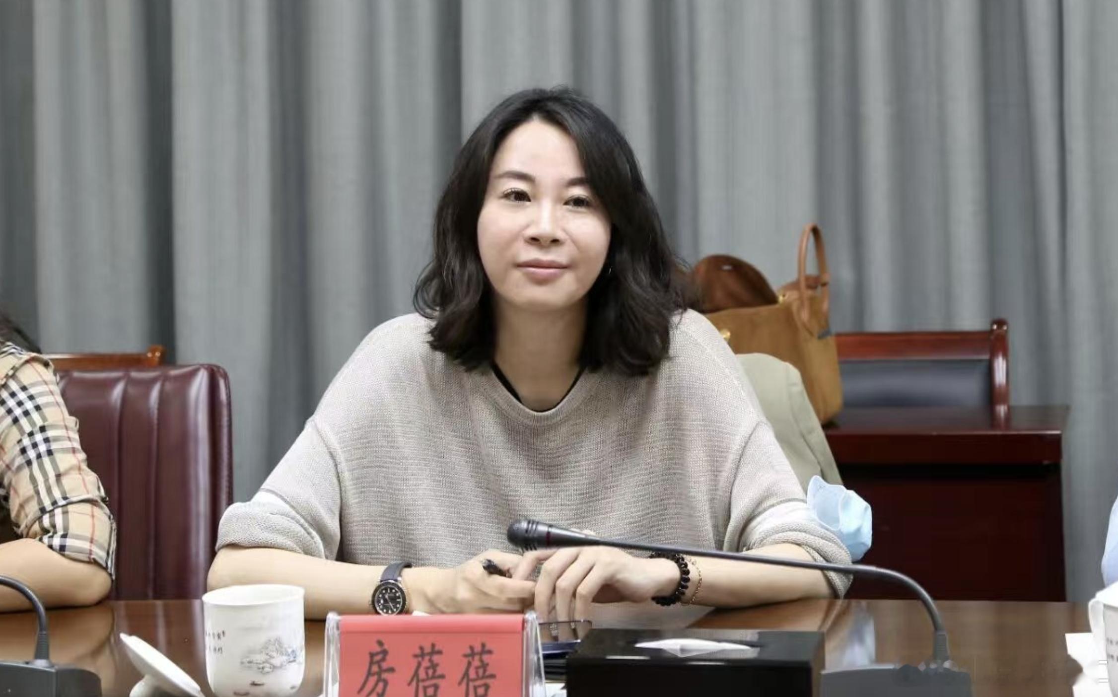 央企高管私下吃返费逾540万！她，一审获刑10年半中信建投投行部门前债承部总监房