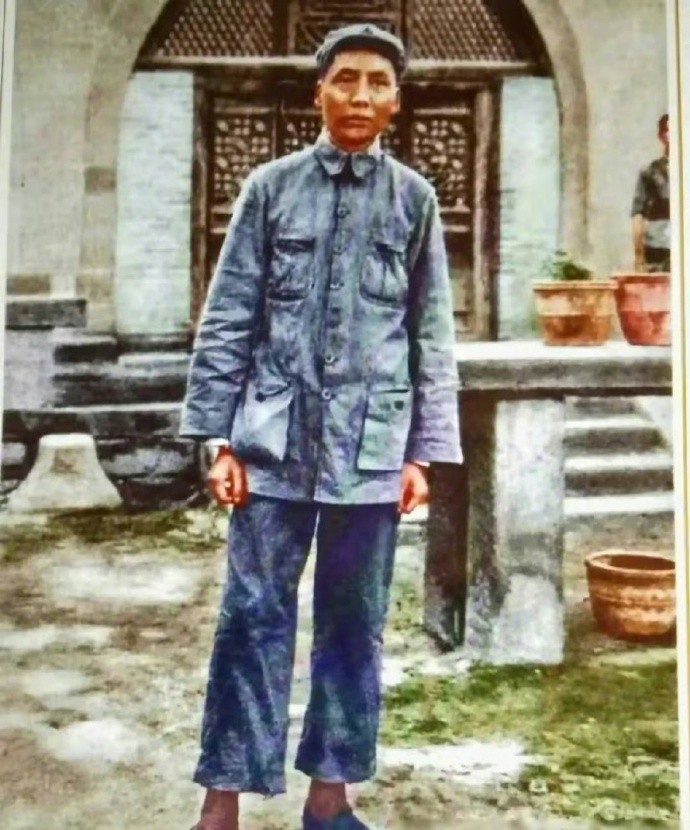 走完长征的毛主席～ 人都瘦了一圈了