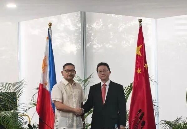 民众党一共只有八位立委，但却有四位立委加入了抗中色彩鲜明的所谓“对中政策跨国议会