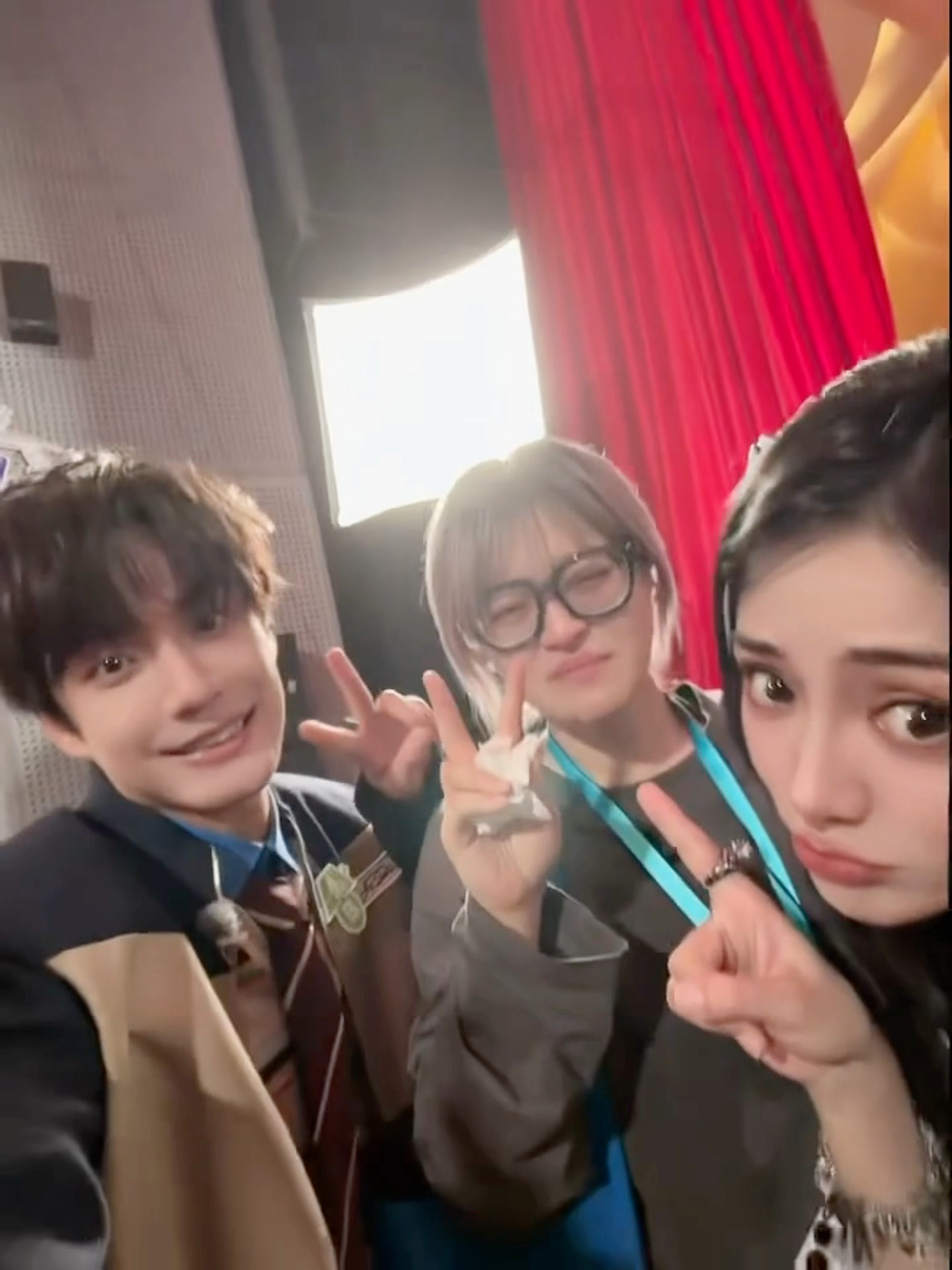 哈哈哈哈哈看到工作人员哭了就这么搞怪🤪 