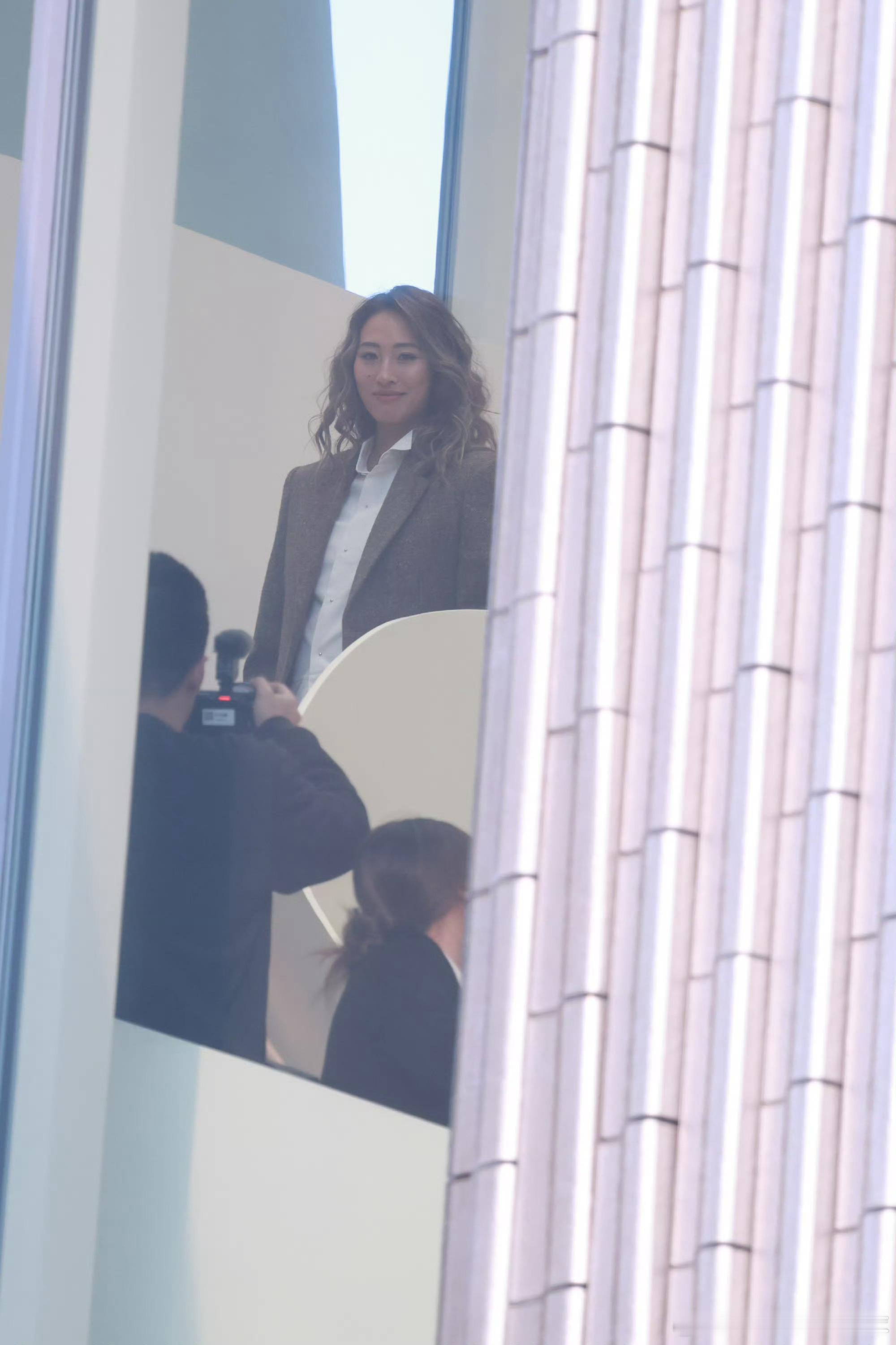 郑钦文帅气西装郑钦文这西装照，虽然是偷拍到的，依旧看上去很有气质网球talkin