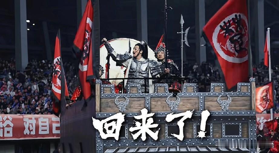 奶奶看了何润东
不收钱助阵苏超的消息，
突然语重心长地说：“这娃娃有格局，以后有