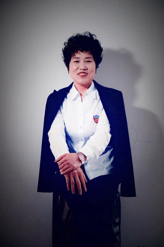 射击国家级教练田红走私武器案可太有看头了。田红和儿子付义涵一审因走私武器罪分别获