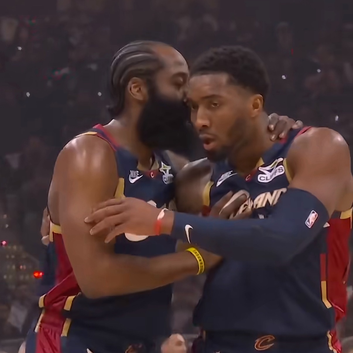 当哈登掌控28分5板4助，还有5抢断；当米球王稳定输出连续第二场30+；当另一个