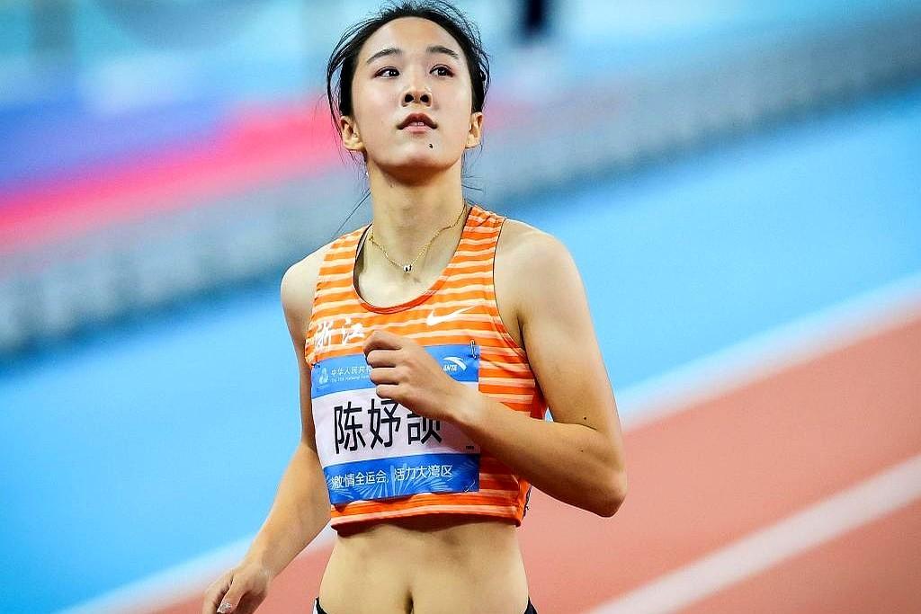 别再只说天赋了，16岁的陈妤颉用11.08秒和世青赛金牌证明，这不是偶然。三年成