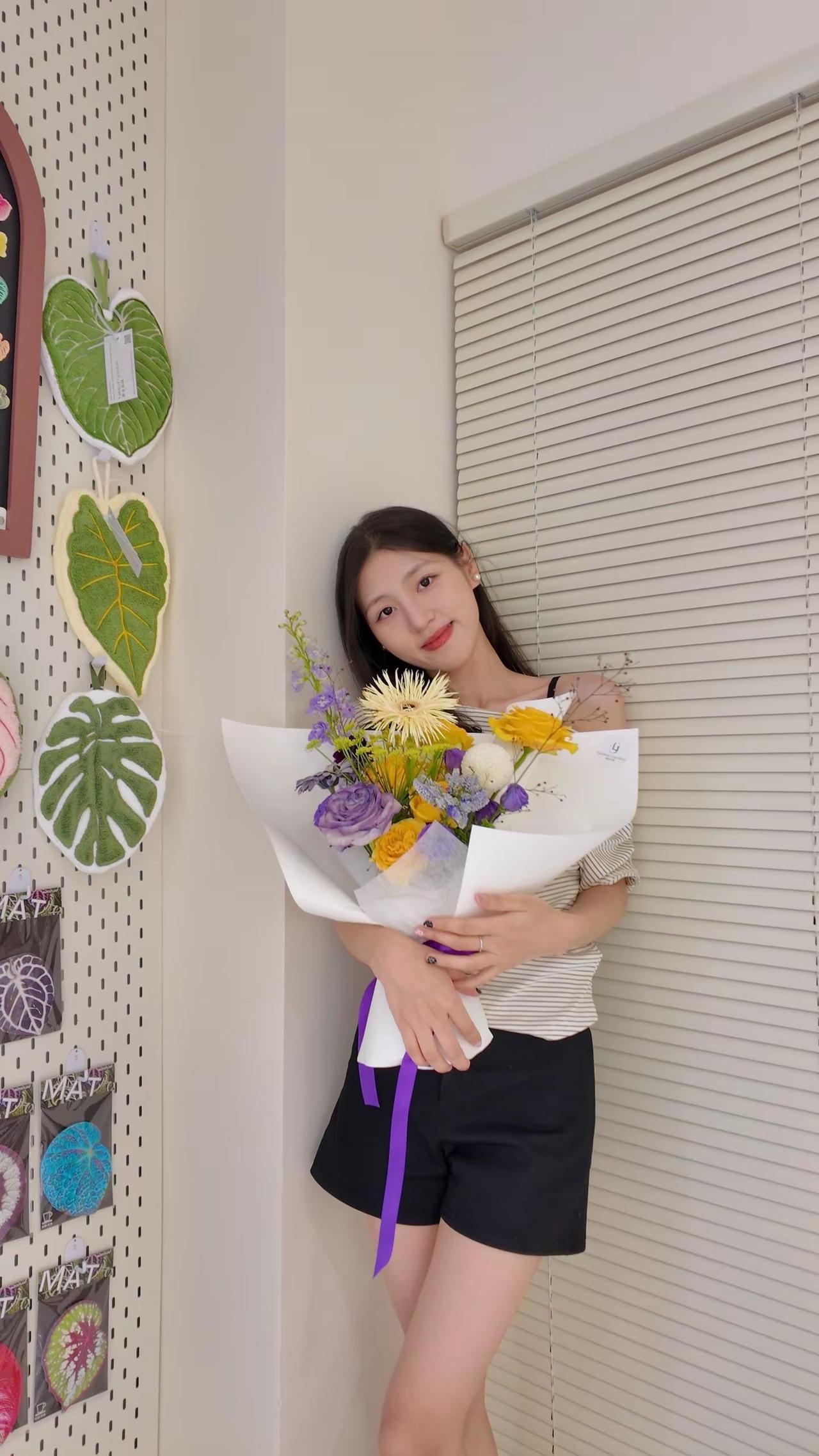 静水流深。蔚星 花店打卡 鎏金花园 随意摆pose