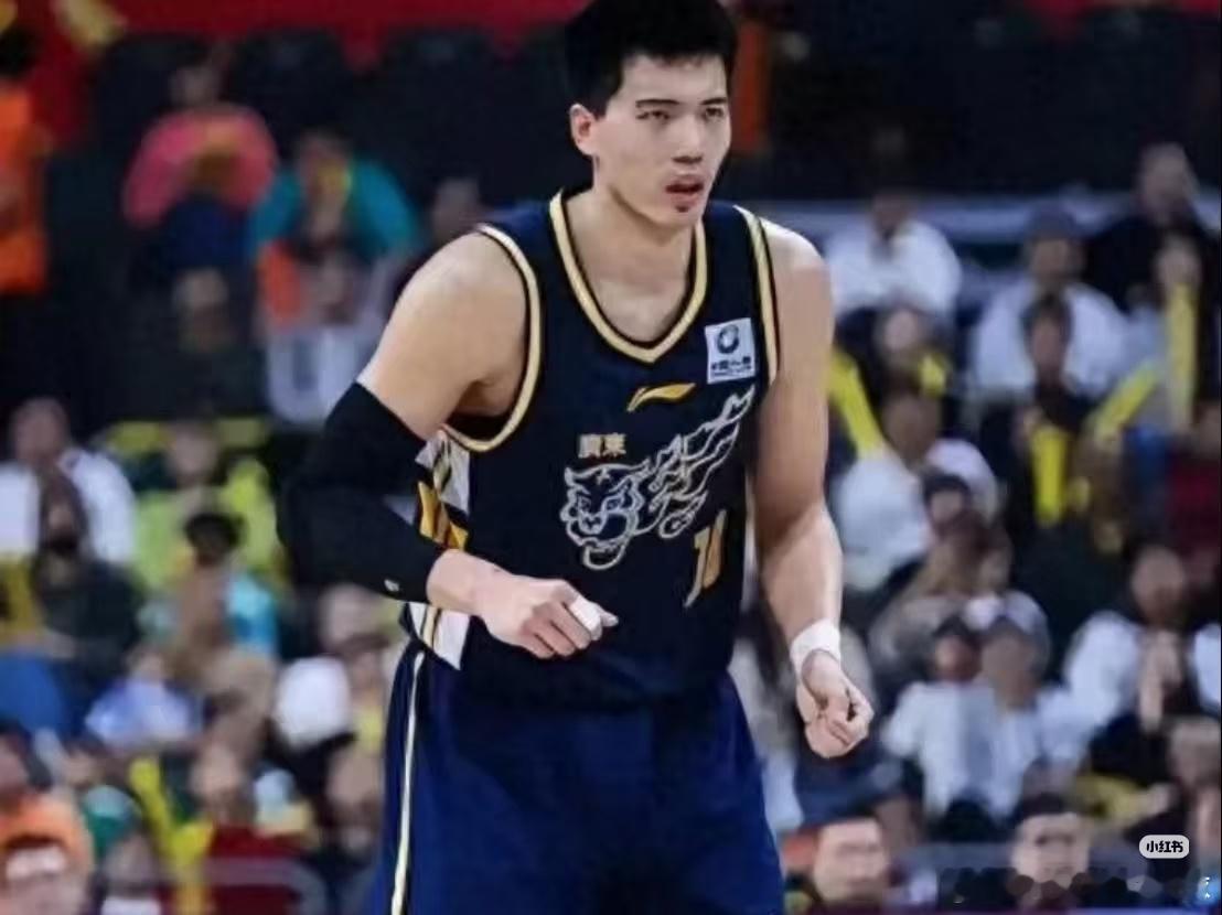 CBA 杜锋身体不适不担任广东队主教练后，焦泊乔已经回归球队。 