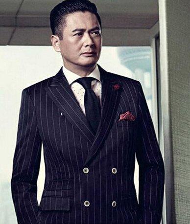 演大佬气场炸裂的演员
[熊猫]周润发：被誉为“发哥”的周润发，以其独特的魅力和气