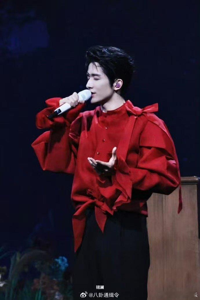 张新成国风新曲戏腔惊艳全场格外偏爱这种演唱风格，节奏松弛有度，慢慢叩响内心。 