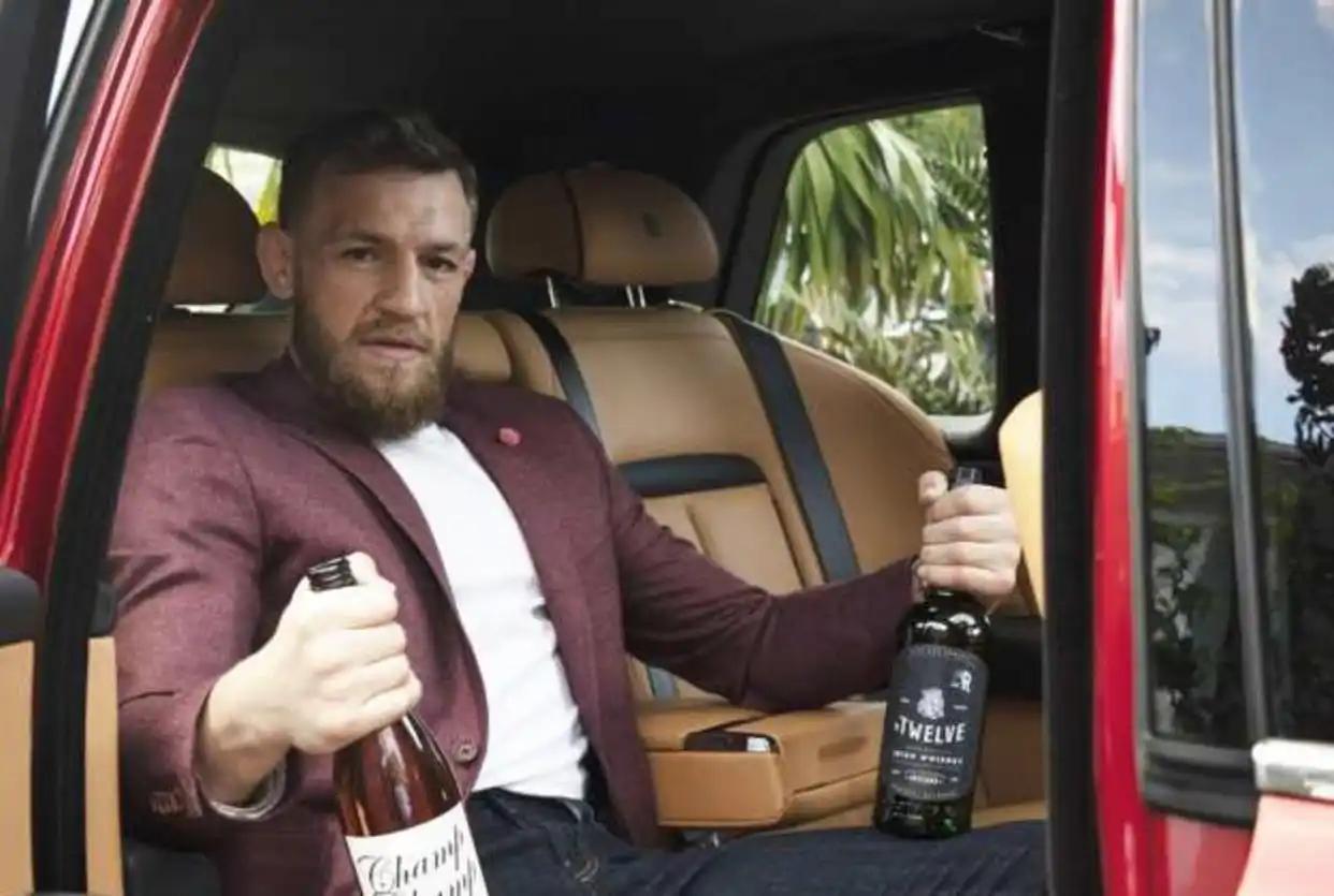 2014年，身价95亿的女富豪戴秀丽打开了一瓶9000元的红酒没喝完，竟因此就被