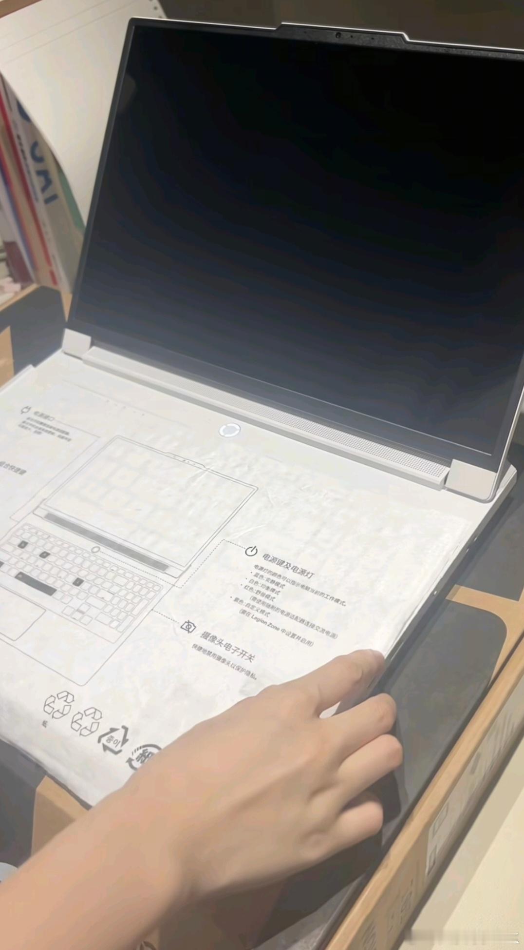 开学三件套齐涨价家长直呼吃不消AI 算力需求爆发，存储厂商将产能转向利润更高的A