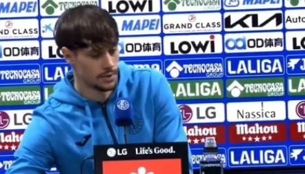 致敬C罗？塞尔维亚国脚租借加盟赫塔费，亮相发布会移走可乐塞尔维亚国脚维尔科·比尔