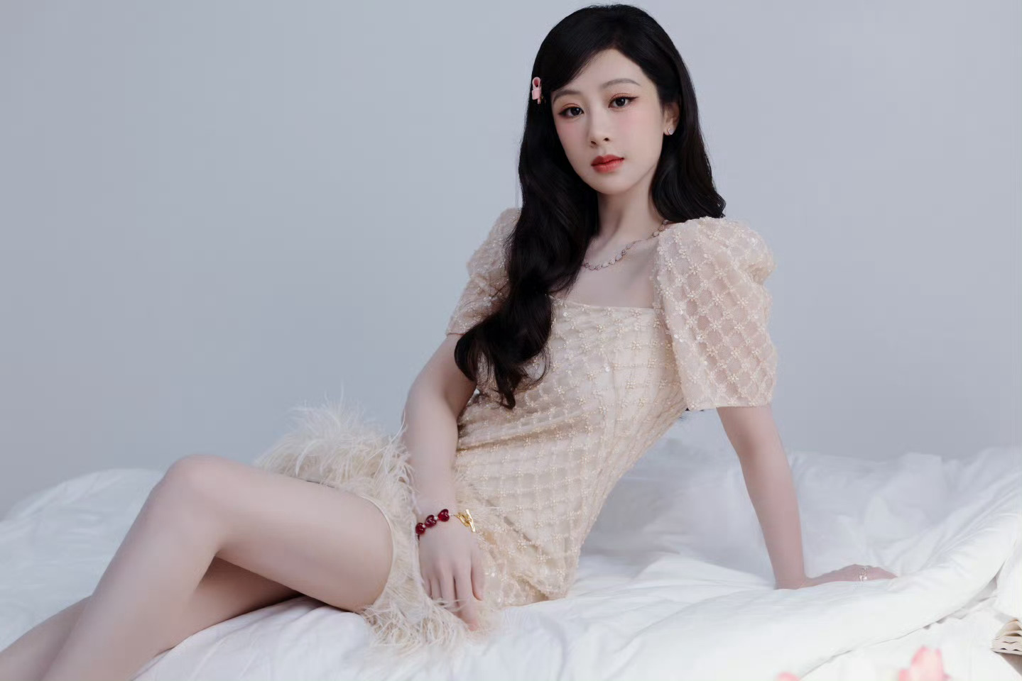 杨紫昨晚直播造型出图！ 杨紫工作室 郭金金