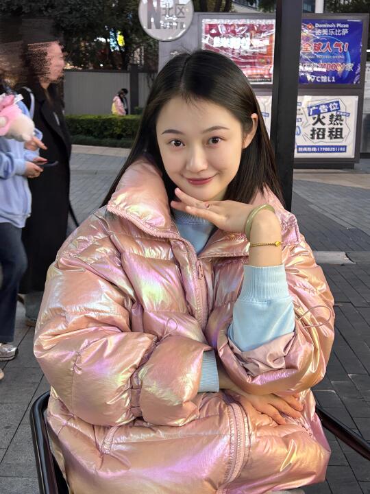 整个重庆不会就我一个人还在穿羽绒服吧