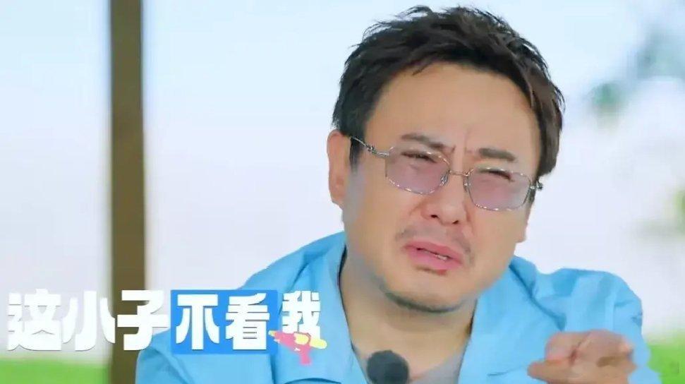 林一说沈腾腰间盘突出还在摸鱼 沈腾主持人都无语了  林一你的左边到底有谁在啊 玩