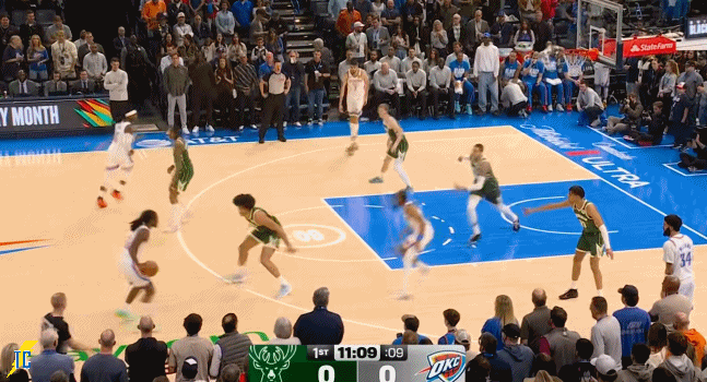 以赛亚乔外弹接球就投三分命中，为雷霆首开纪录！雷霆雄鹿vs雷霆