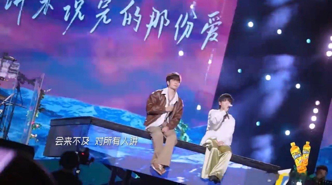 #听周震南唱思念泪腺崩了# 感觉周震南打来了全新的板块哈哈哈，这首歌也是让我听的