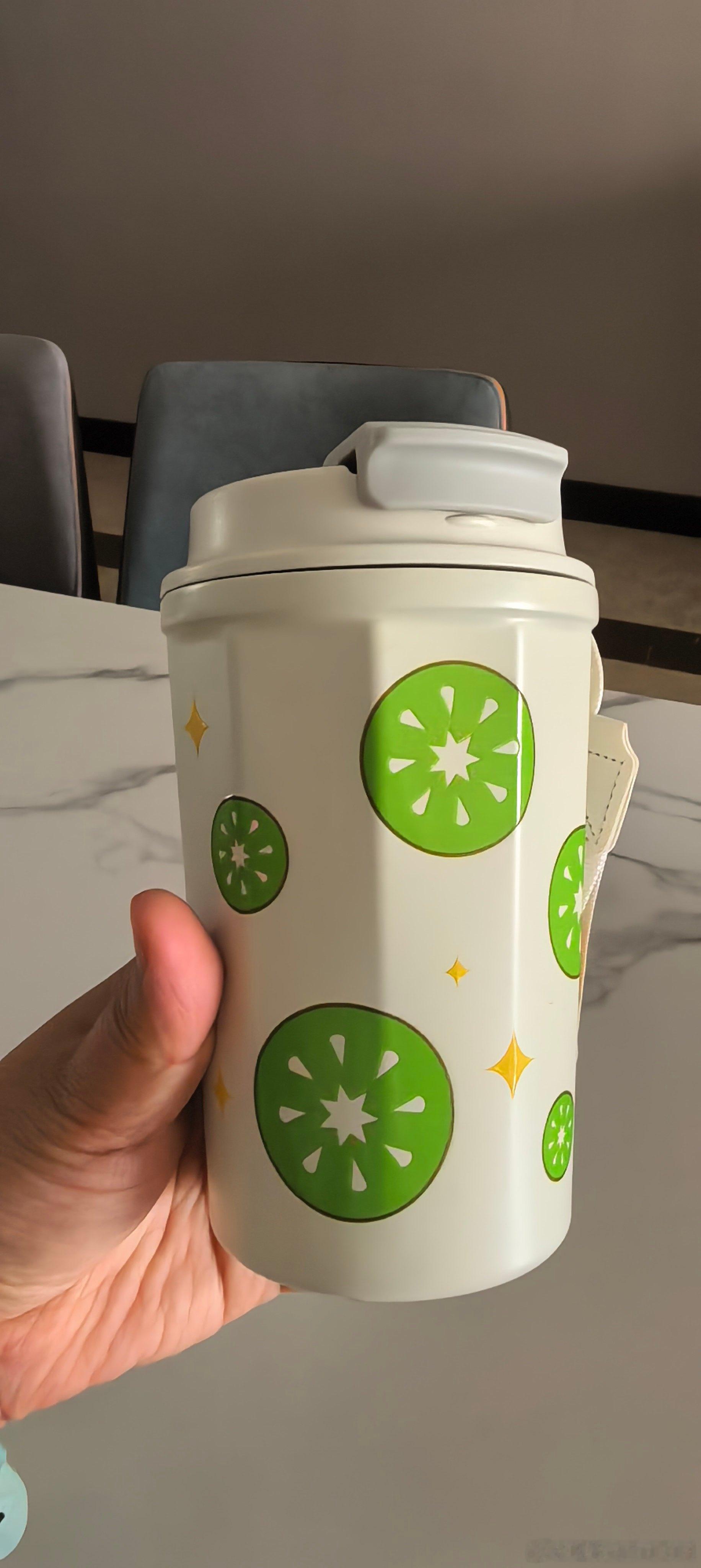 整理收拾家务才看到这个！都没开封哈哈之前我哥代言送的周边！不错啊真好看还是奇异果