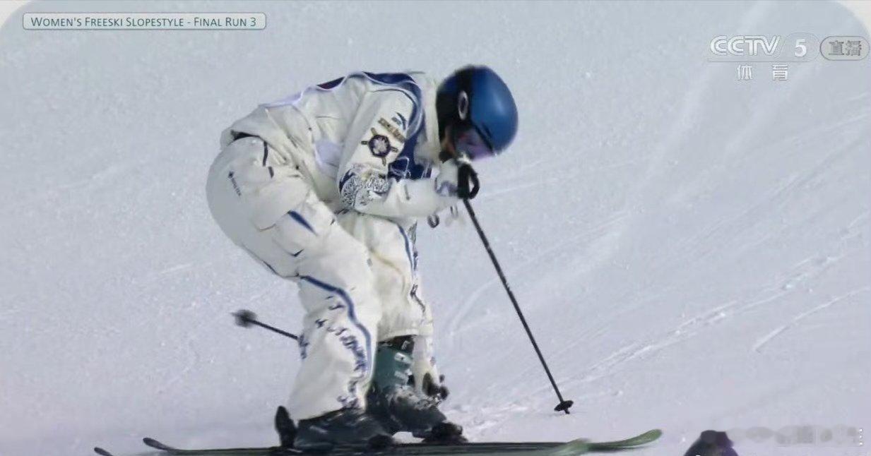 谷爱凌冬奥银牌谷爱凌决赛要是第三滑不卡到，这届的冠军就不会还是人家的了，该换人了