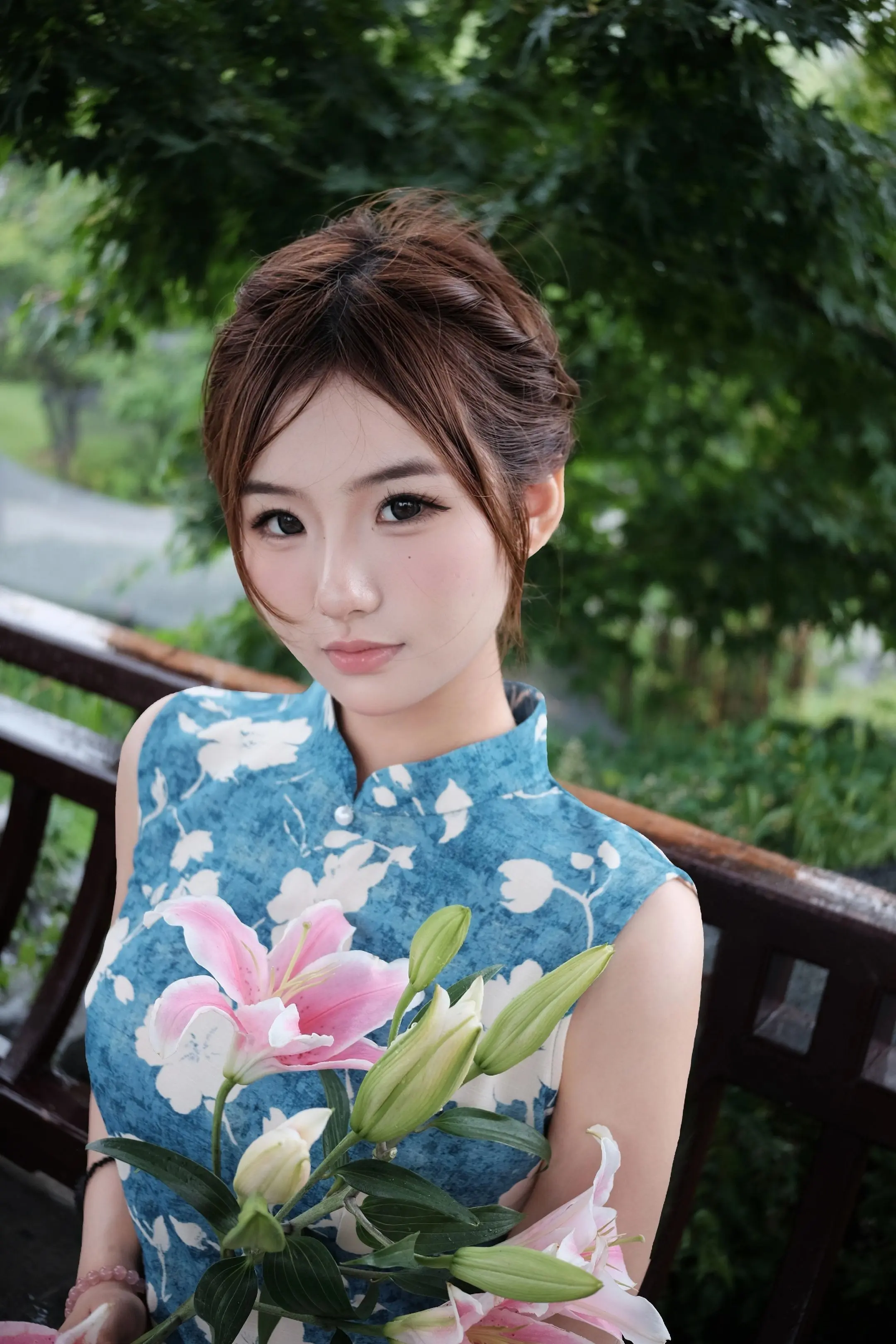 我与太多人的缘分朝生暮死如露水 唯独与你绵绵不绝如细流
