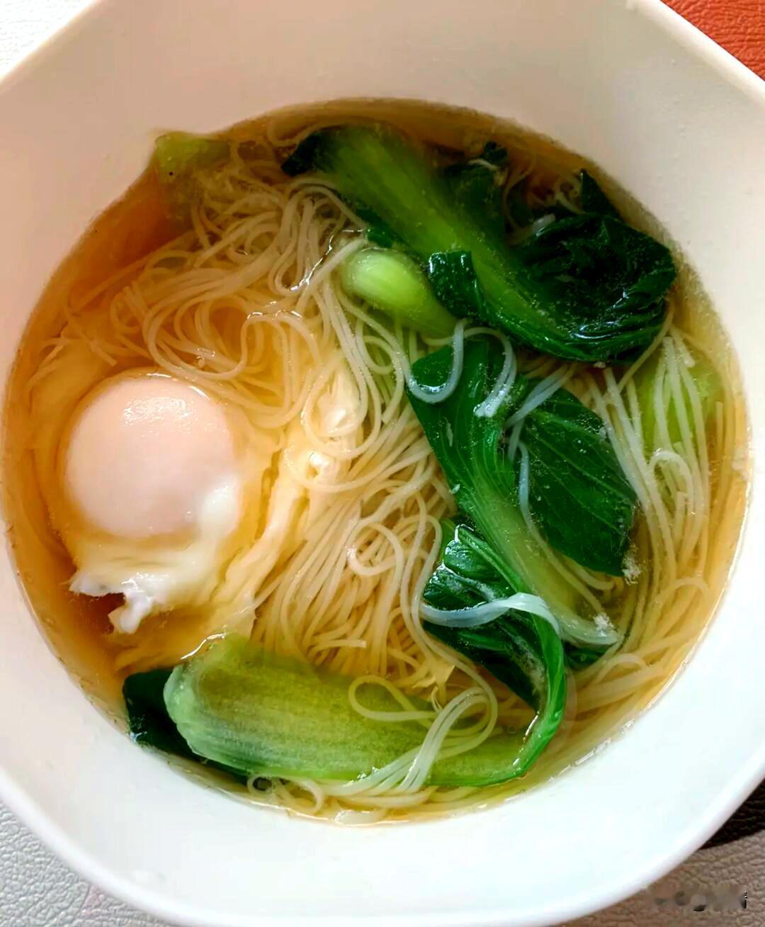 我认为不喜欢。[大笑][大笑]
 
方便面的味道太重，调料包口味偏厚重，不太合我
