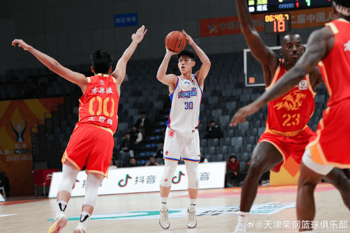 天津男篮分享赛场图集：俱乐部杯次战不敌广厦男篮