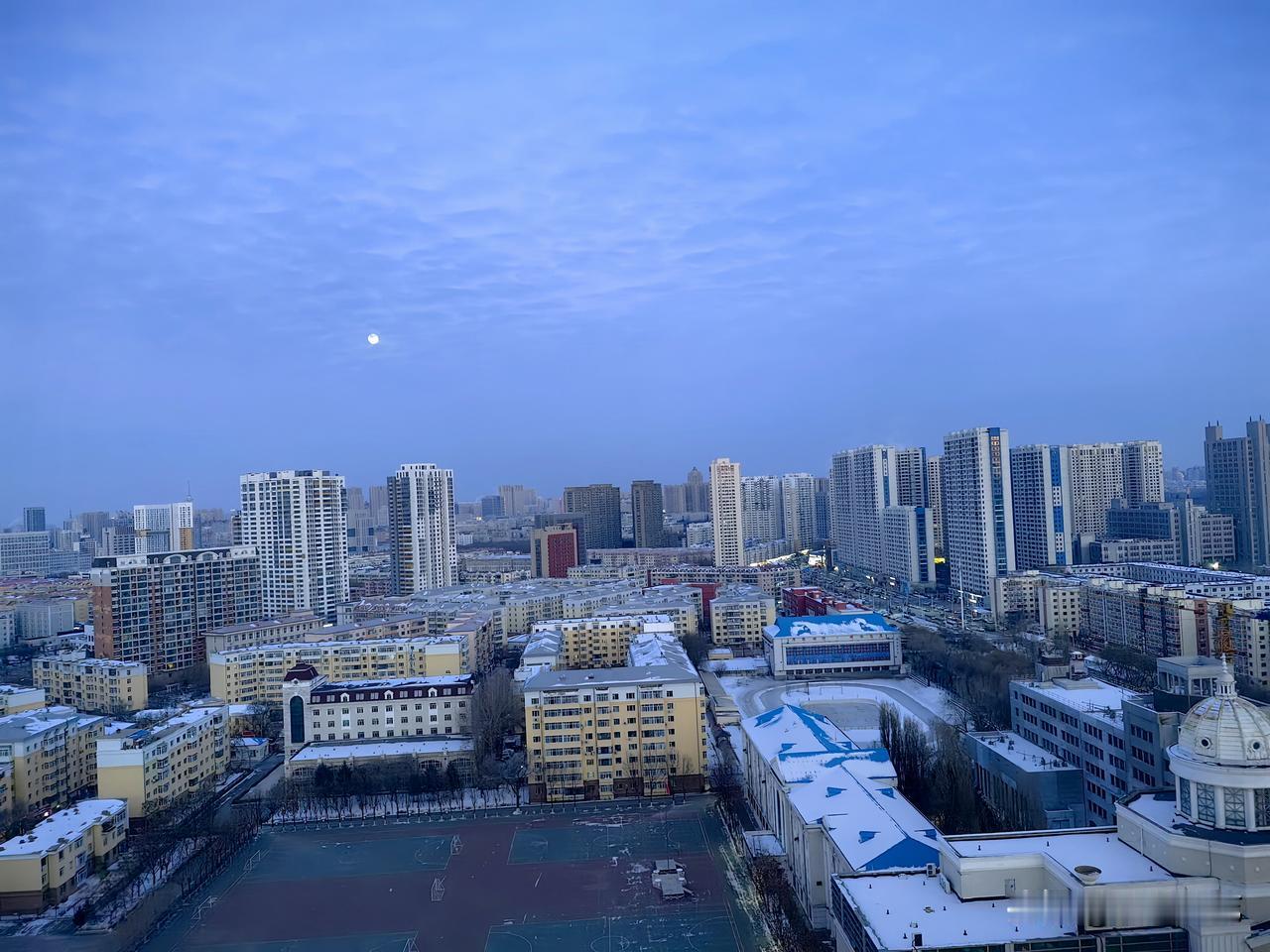 哈尔滨.月亮升起来了