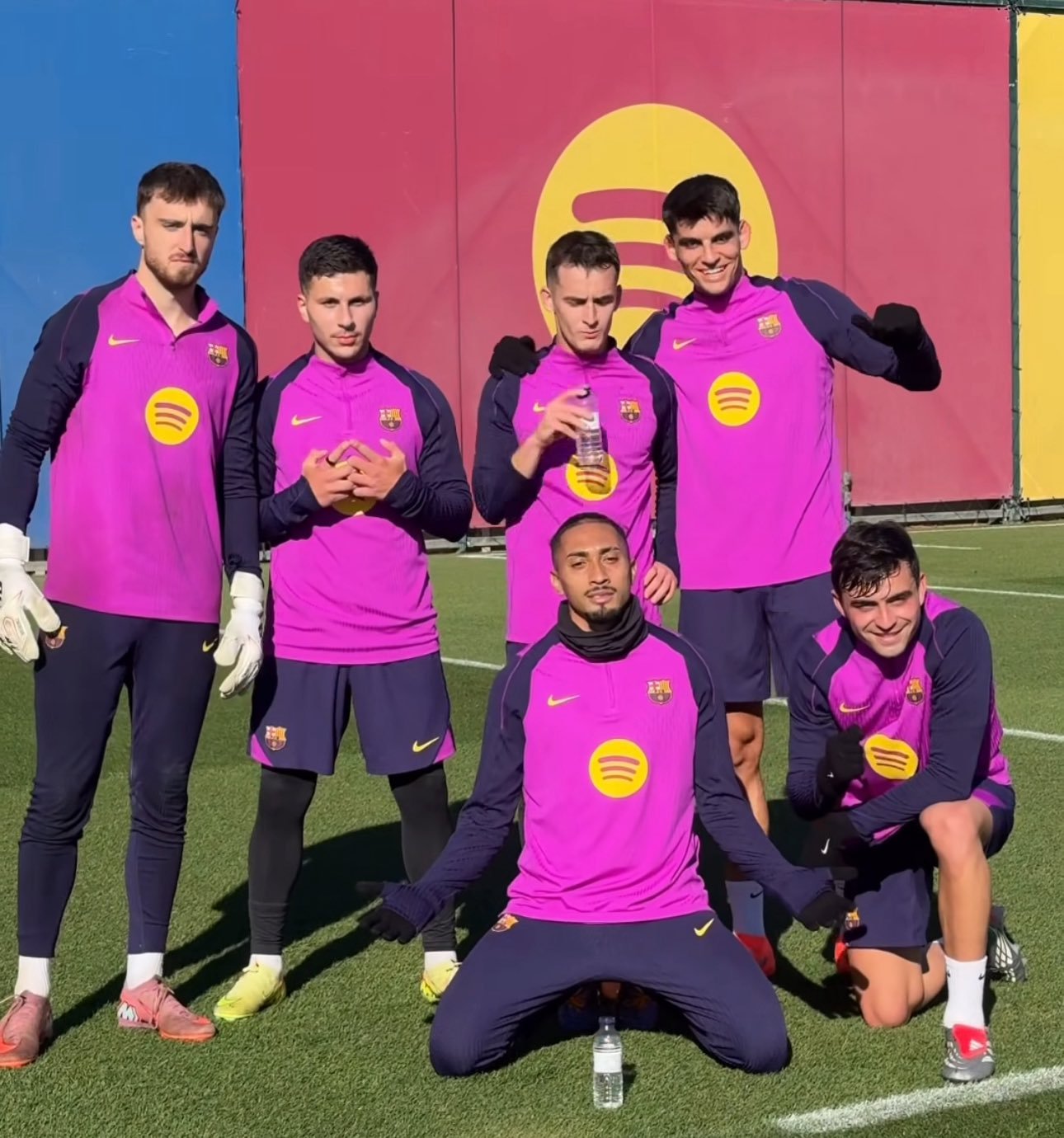 今日胜利小分队✌🏻✌🏻✌🏻✌🏻巴萨热点现场欧冠联赛