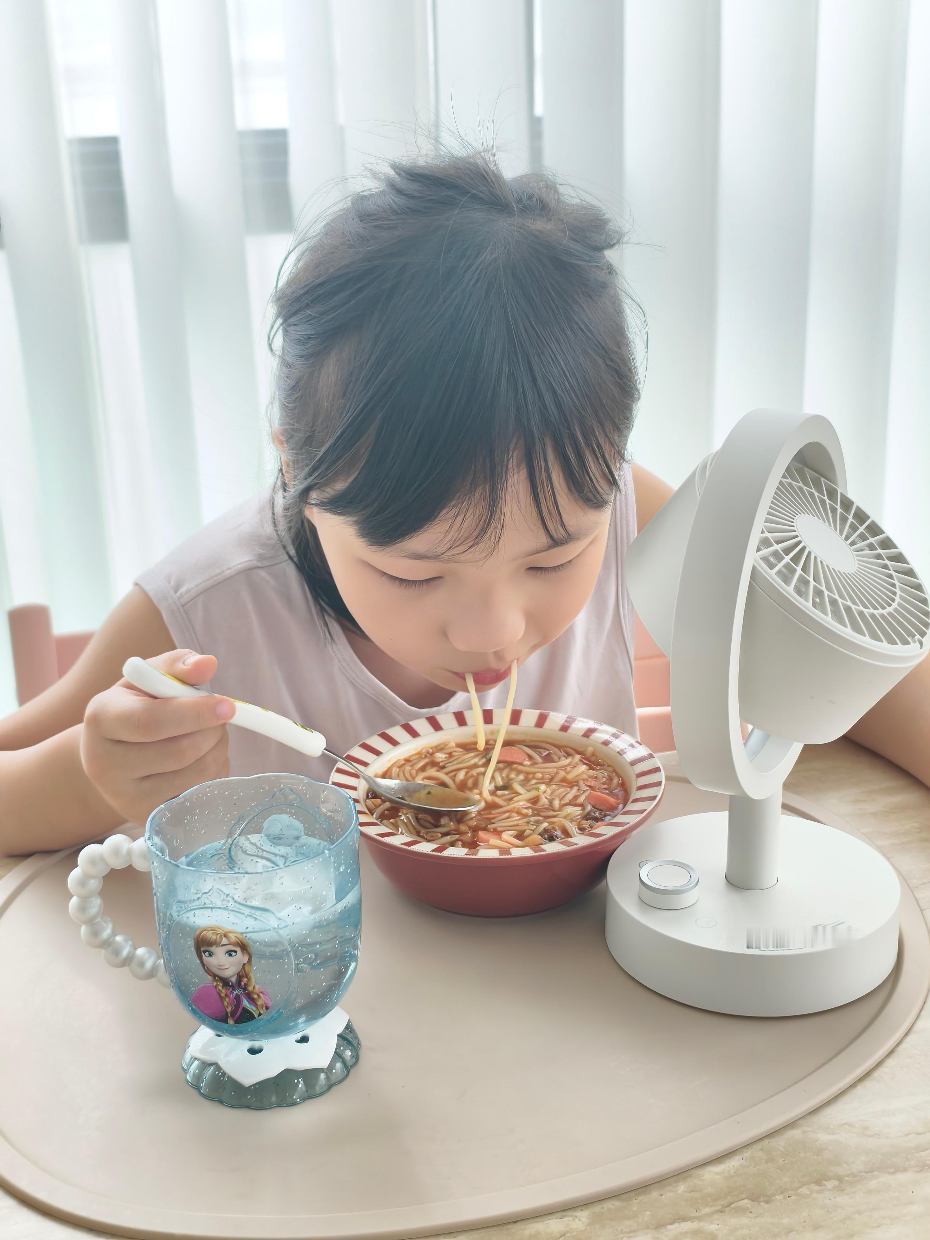 宝中午吃米线 