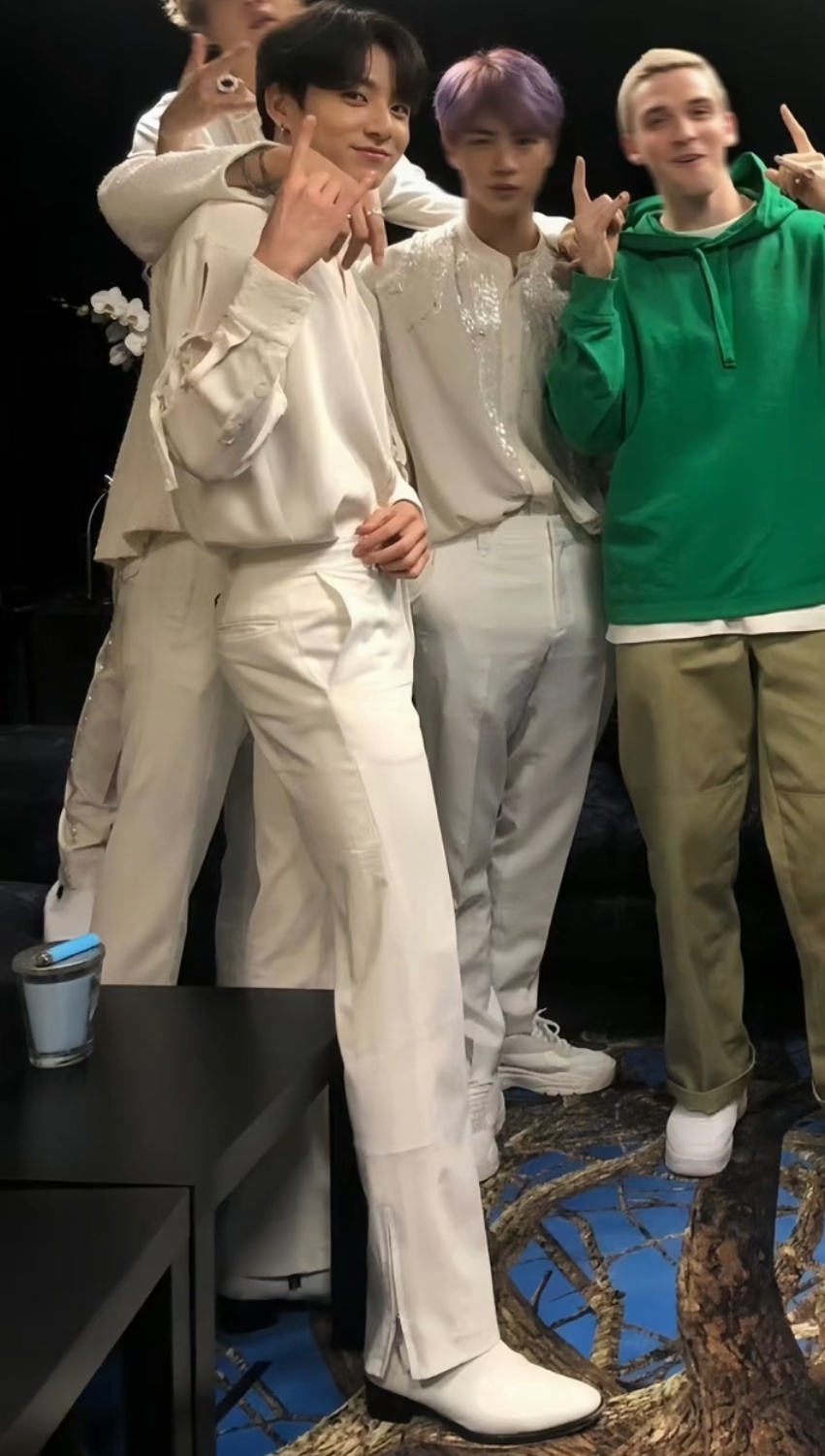 翘翘的屁股长长的腿🤤🤤🤤 