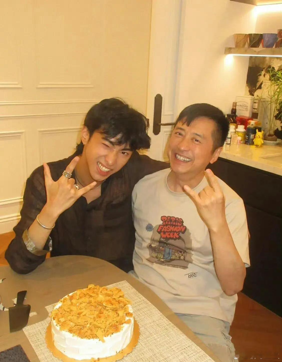 曝庾澄庆经常不回恩利信息年纪大了也正常 