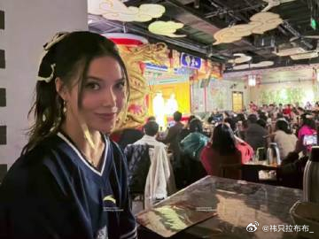 谷爱凌去德云社听相声了 米兰冬奥载誉归来，谷爱凌卸下冠军光环，陪妈妈沉浸式听相声