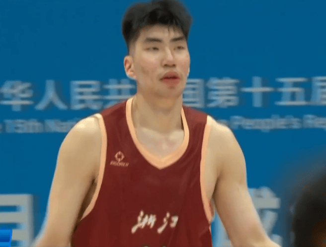 刚打完西乙！余嘉豪出战26分钟，投篮5中2得到8分8篮板2助攻