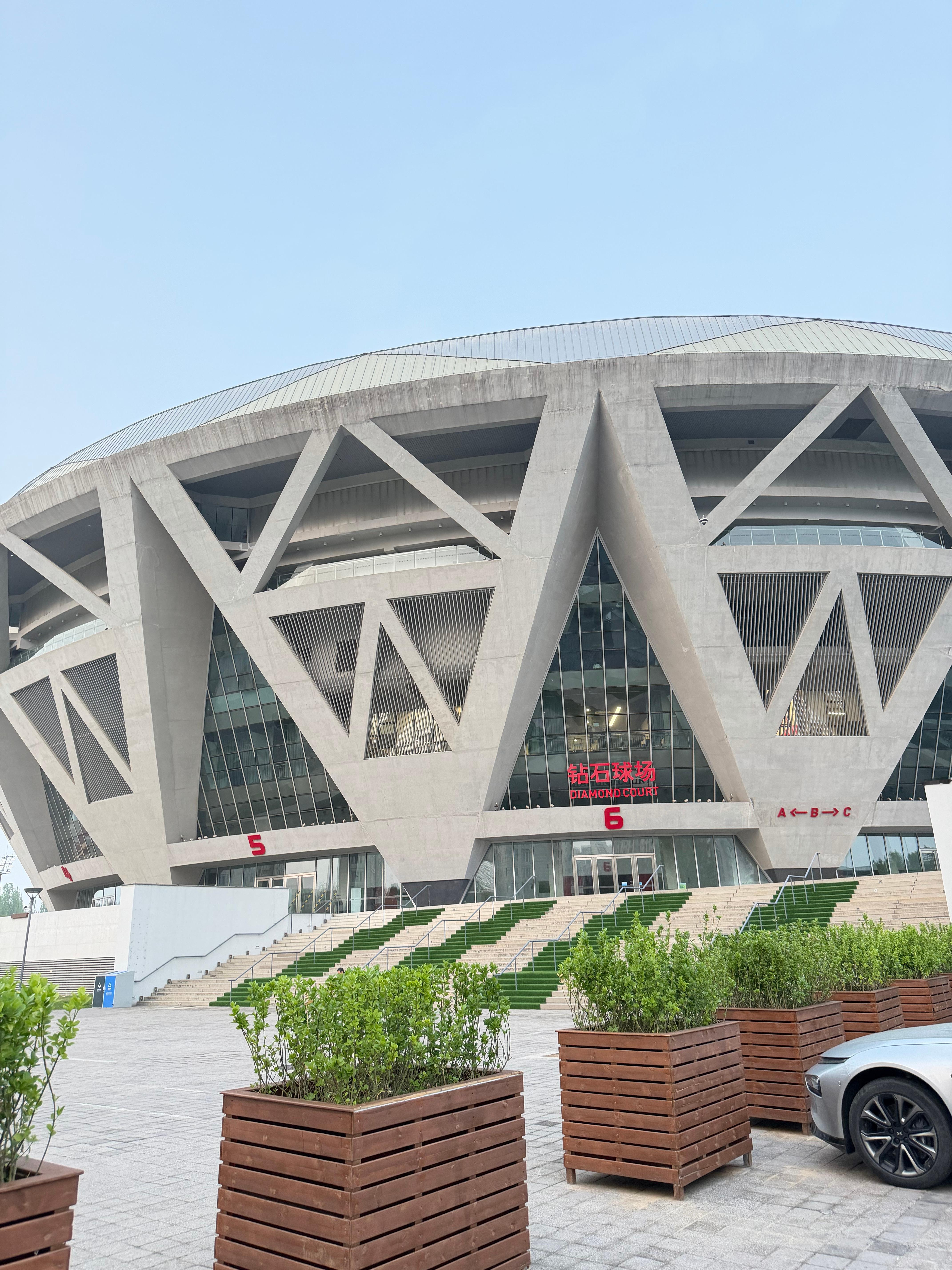 本来想早点回家，今天晚上开直播。结果买不到回天津的票。只能买到十点钟的，心疼。 