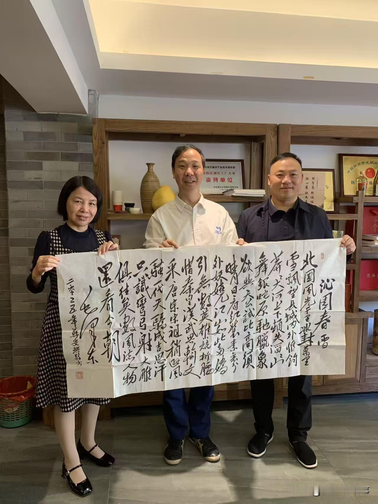 战友相聚话情谊 交流学习促提升
 
11月6日上午，我前往看望来自湖南的战友刘峥