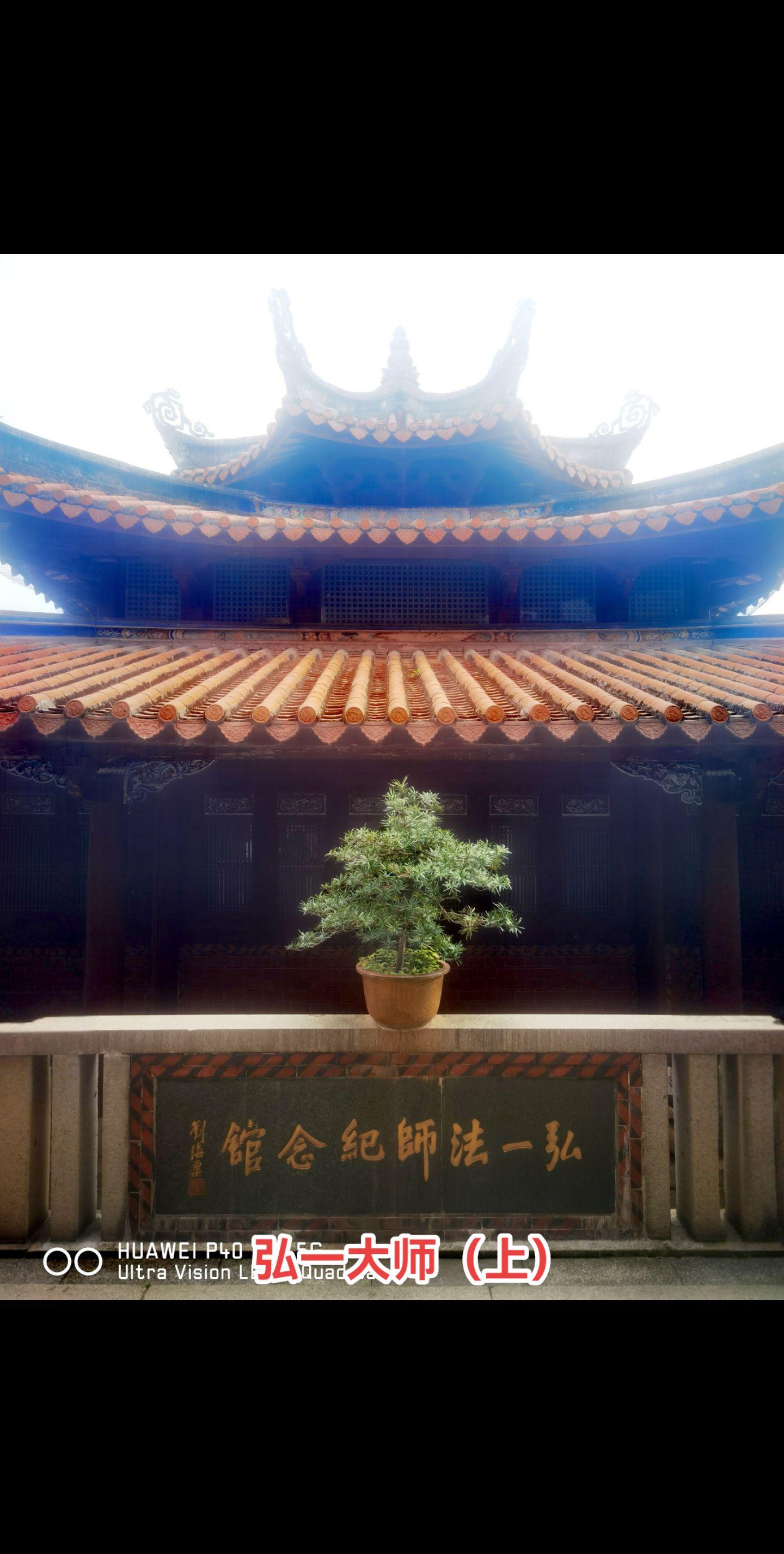 弘一大师。福建省泉州市开元寺院内有一座弘一法师纪念馆，馆内图文并茂介绍...