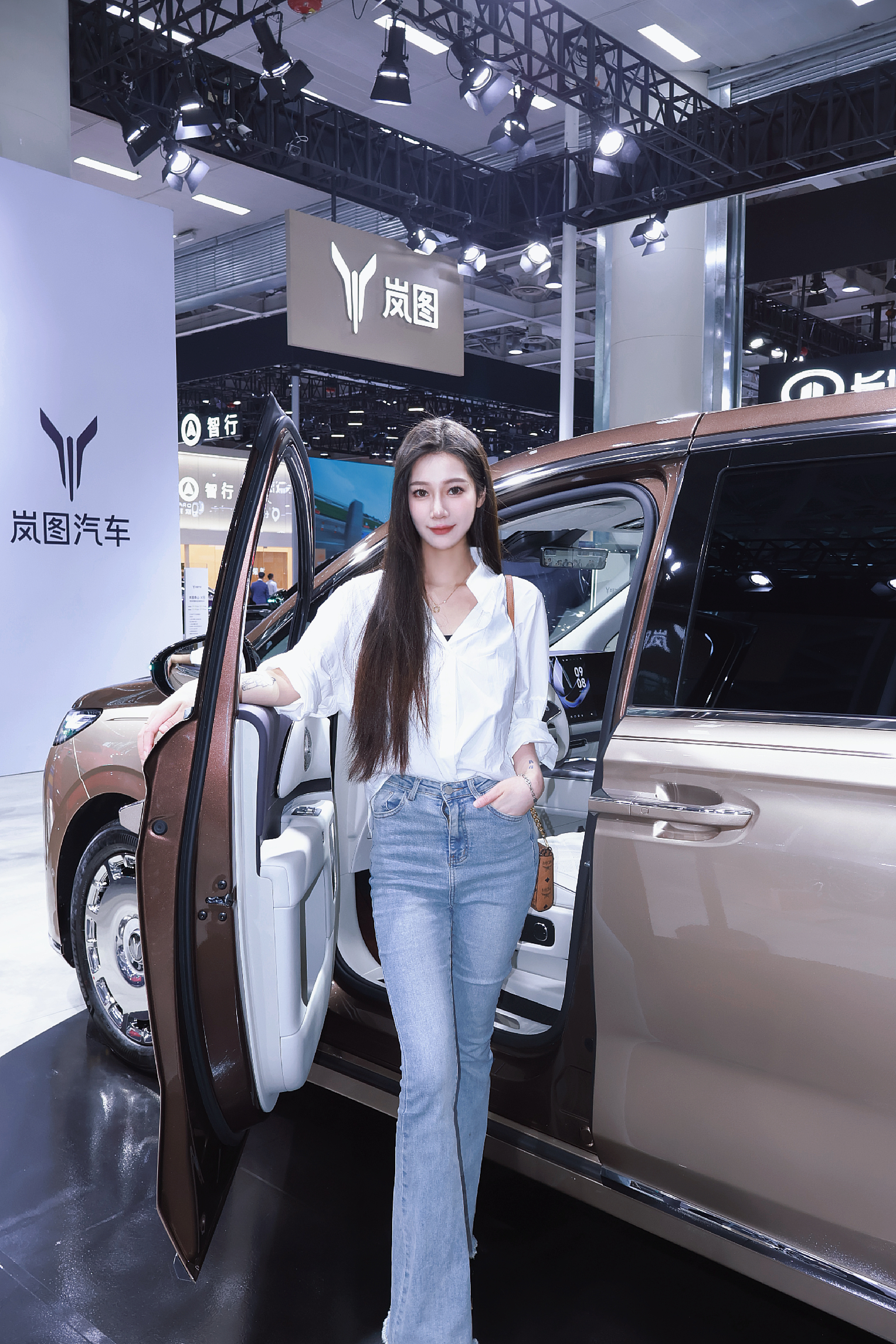 国庆来逛 2026 长沙芒果车展，一定要来 T10 岚图汽车 展台打卡！现场新车
