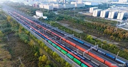 全欧洲都欠波兰一句 "谢谢你"！如果不是它曾愚蠢地阻断中欧班列长达11天，中国的