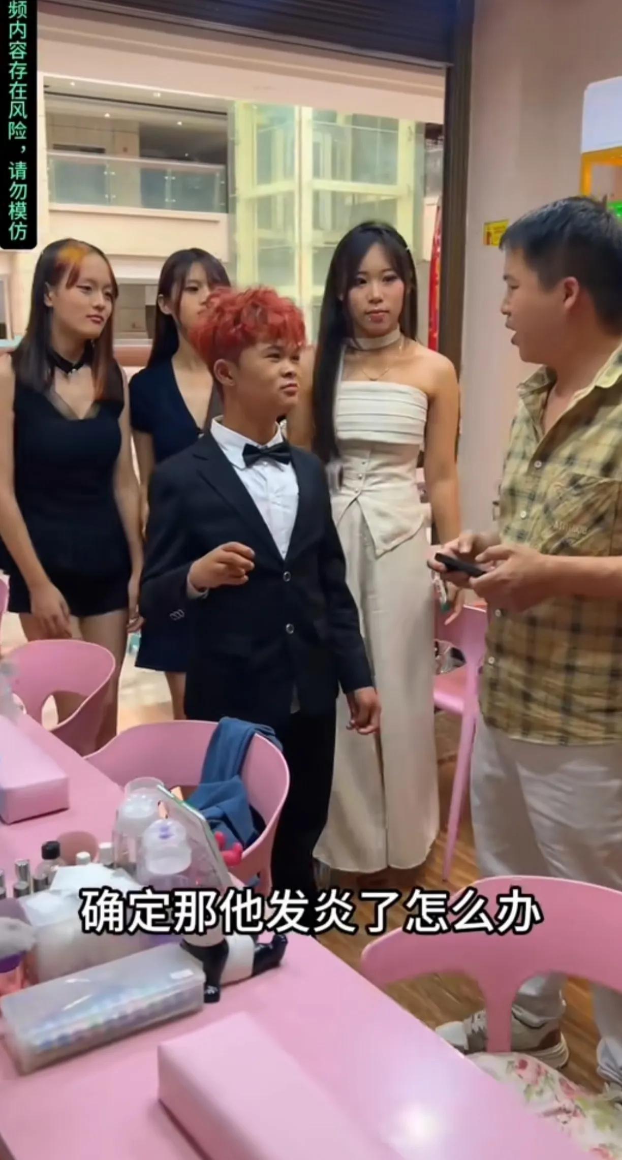 现在的人不知道怎么了，只要沾了名人的光，不需要任何的能力，那怕是有点半傻，就成了