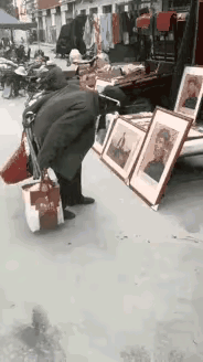 这段感人的故事再次彰显了老一辈对毛主席深厚的感情，也体现了他们心中那份难以割舍的