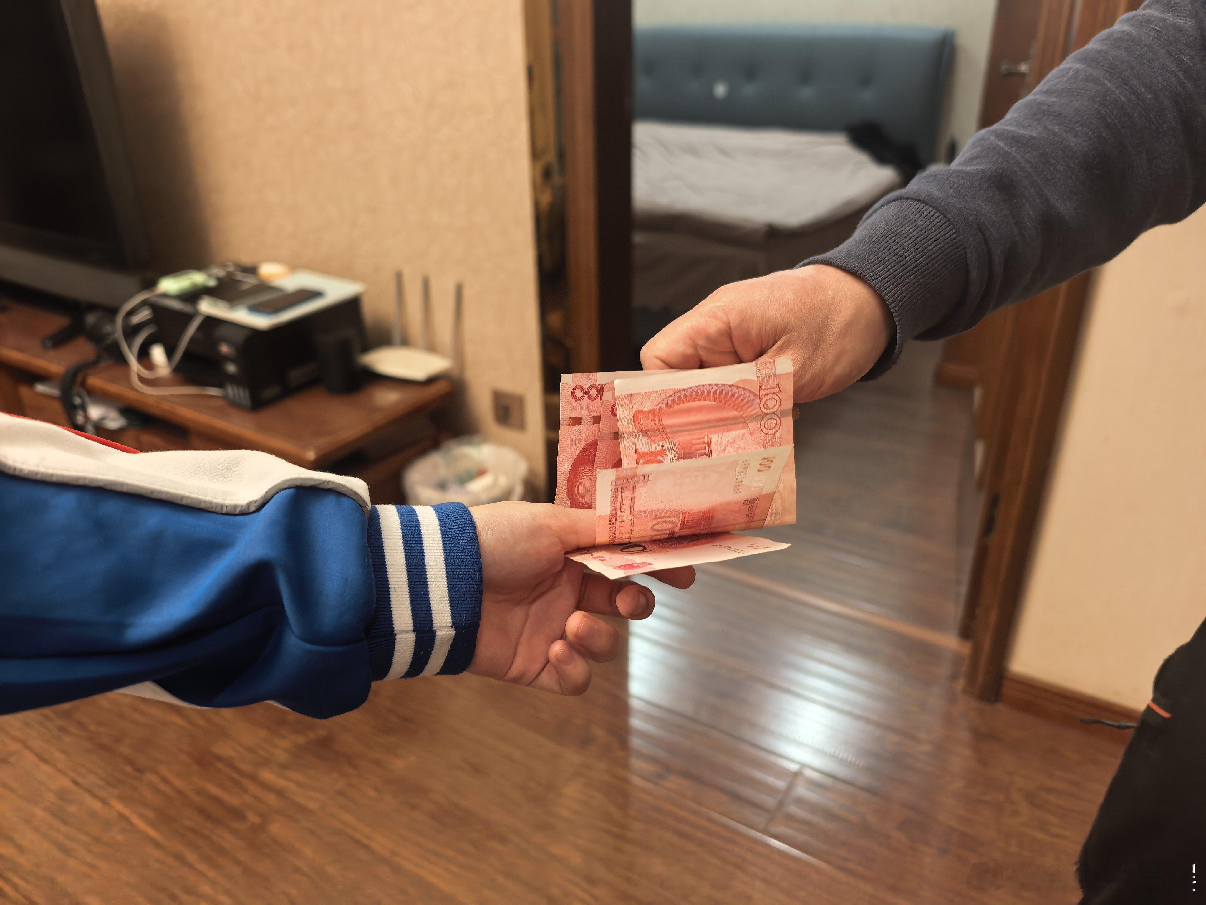 逗比小孩 我们家分工是，我值早班，早饭，送娃。队友晚班，接娃，陪读，清洗OK镜收