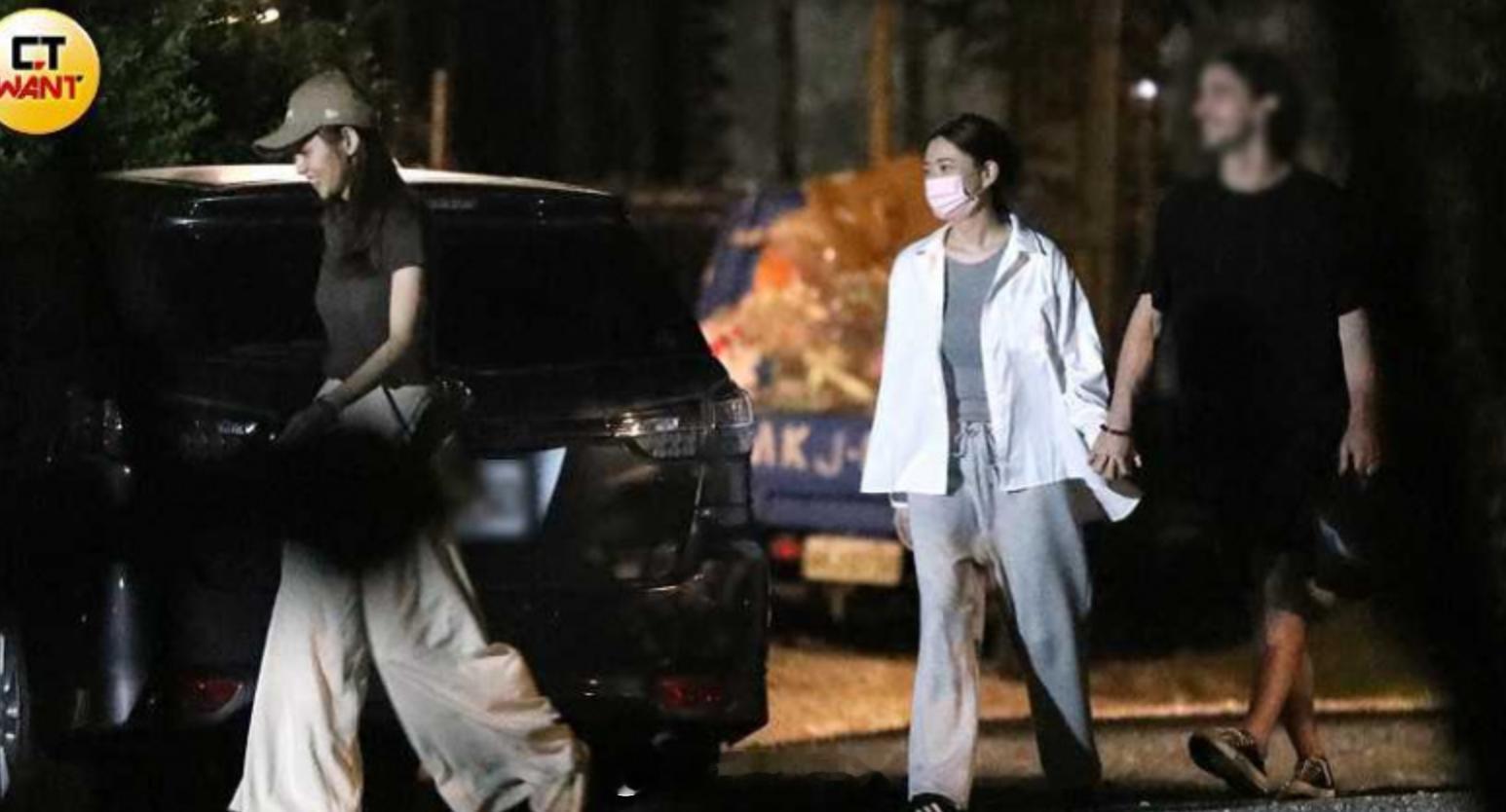 郭雪芙爆热恋外国男？两人深夜十指紧扣回家过夜被偷拍。36岁女星郭雪芙曾吐槽表示跟