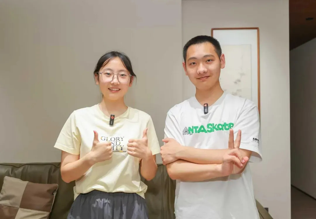 福建晋江的一对龙凤胎兄妹，先后收到了大学录取通知书。妹妹黄矜月通过强基计划考入北
