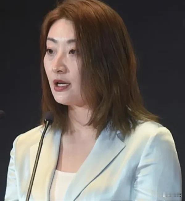 关键是宗大小姐没告他们，是他们告的宗大小姐，才把这个事捅到了公众面前，现在怎么好