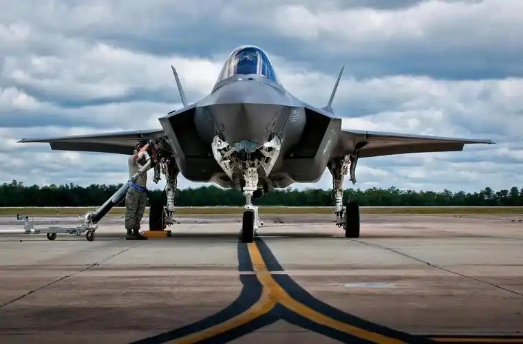 日本彻底疯了！F-35大批进驻，对准中国东北！

4月10日，驻日美军突然宣布：