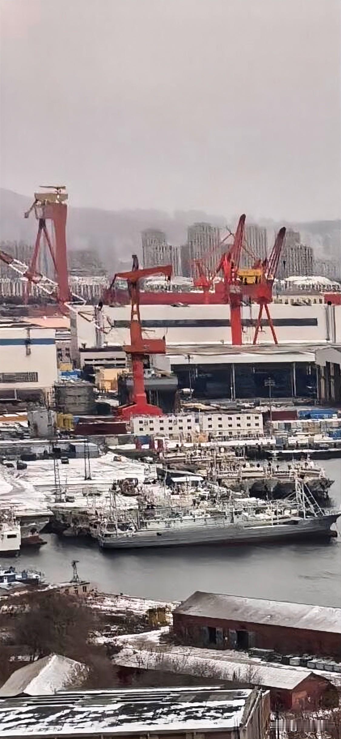 虽然盒子的用途仍然不明，或者说也有可能并未安装，但另一个左前舷模块肯定不会有错。