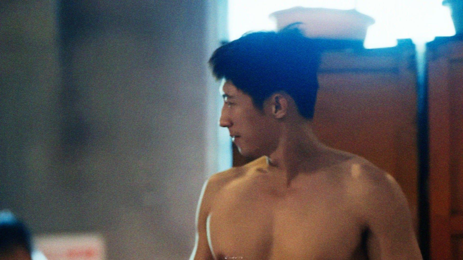 黄景瑜让我刚复工就吃这么好 本来上班上得生无可恋，结果被黄景瑜澡堂这段一秒回血！