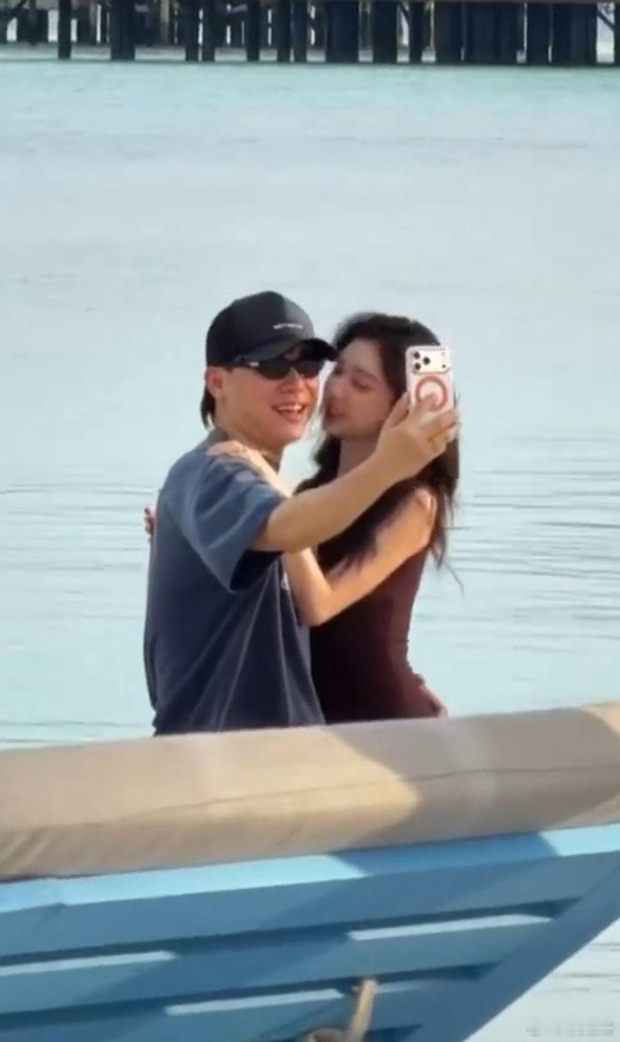 我刚知道胡彦斌是1999年参加上海亚洲音乐节新人歌手大赛，获中国赛区银奖和总决赛