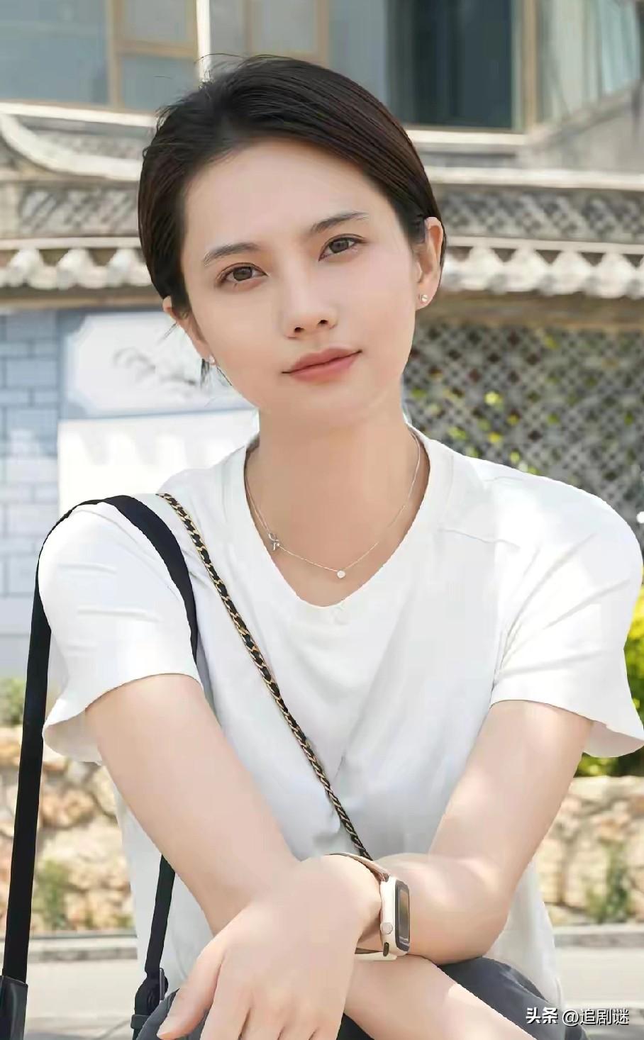 《重器》，姜佩瑶饰演夏英杰，姜珮瑶演的夏英杰，让人看得最心疼。她是改革开放后第一