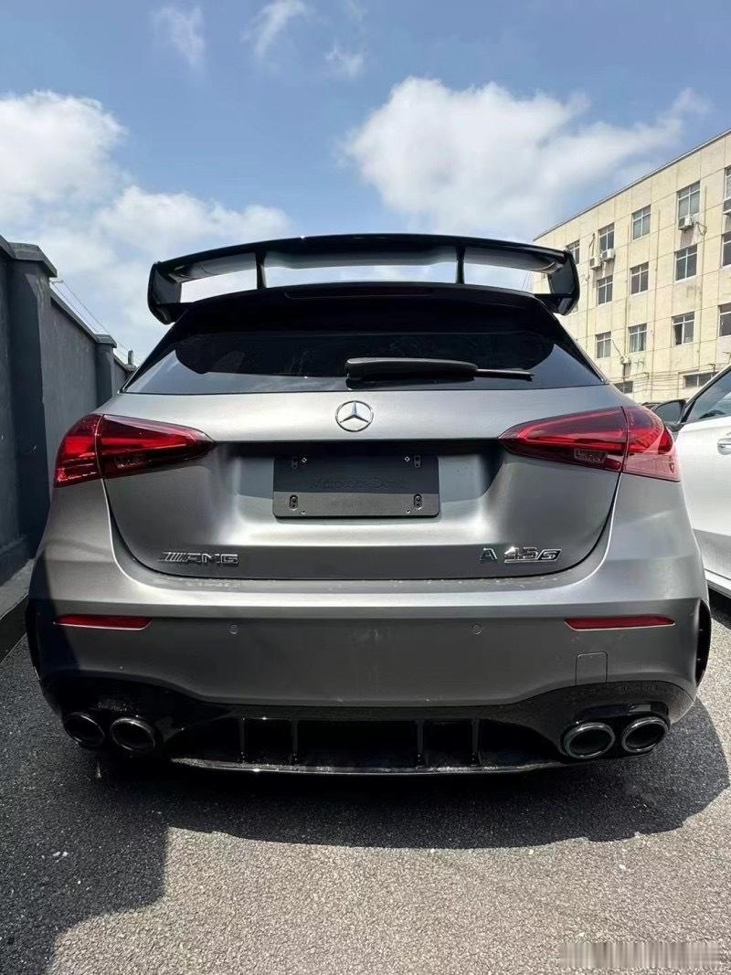 24款奔驰AMG A45S 哑光山灰/黑内 ，选配柏林，油漆 ​​​
